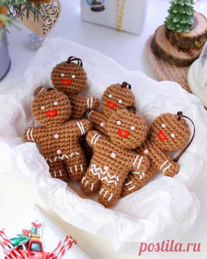 PDF Пряник крючком. FREE crochet pattern; Аmigurumi doll patterns. Амигуруми схемы и описания на русском. Вязаные игрушки и поделки своими руками #amimore - маленький пряничный человечек к Новому году, кукла, пупс, куколка, Рождество, печенье, печенька.