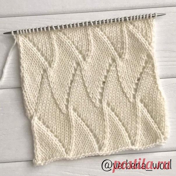 Красивый ажурный узор прекрасно подойдёт для свитера или кардигана.

#узор_спицами@knit_best

Раппорт 9 петель, 16 рядов
Показать полностью...