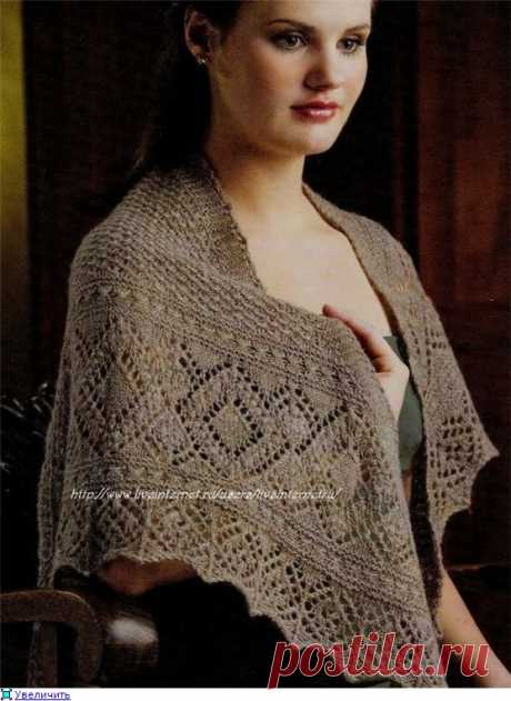 Ажурная шаль спицами Miralda's Triangular Shawl.