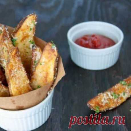 Запеченные картофельные дольки.