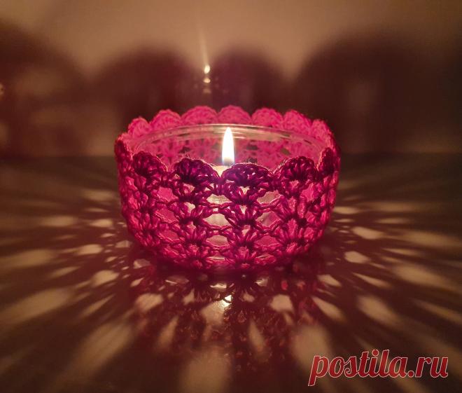 Маленькая красота к Новому году! Схема | Вязаные крючком аксессуары Приветик девочки-красавицы, рукодельницы. Неожиданно соседи пригласили в гости на рюмку чая. Здесь это не редкость, когда приглашают в гости на аперитив, часов в 5 вечера, и сидят до  7-8 вечера под одну бутылку игристого вина и какие-нибудь орешки-чипсики, с лучшем случае...