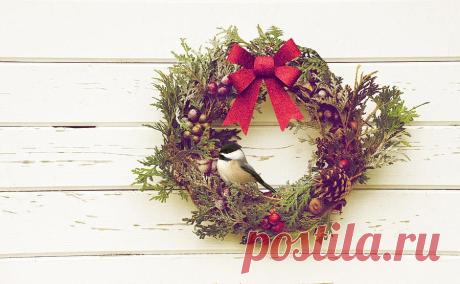 Christmas Chickadee. by Kelly Nelson