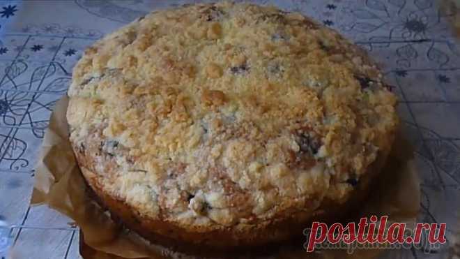 Вкусный пирог с шелковицей и сладкой посыпкой