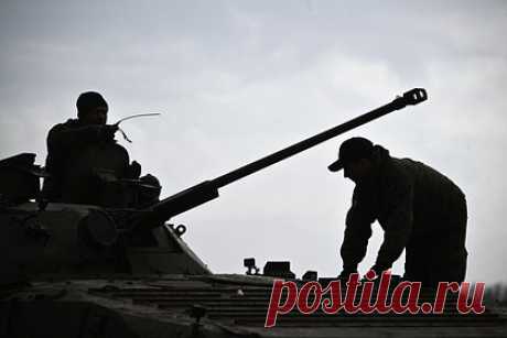 Российский боец рассказал о работе БМП-2М «Бережок» под Авдеевкой. Экипаж боевой машины пехоты БМП-2М «Бережок» Южной группировки войск ВС РФ в ходе ночной работы уничтожил под Авдеевкой пулеметный расчет и пикап украинских войск. цели на дальности в полтора километра удалось поразить «с ходу». Для уничтожения противника использовались автоматическая пушка и управляемые ракеты.
