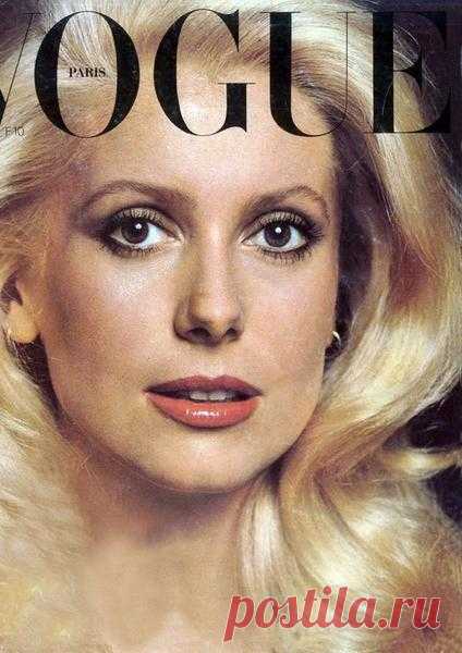 Кинозвезда 1970-х - Катрин Денёв.  Журнал «Vogue».
Автор: Сергей Курий. © Shkolazhizni.ru  |  История макияжа. Как естественный макияж 70-х сменился «клоунским» макияжем 80-х, «героиновым шиком» 90-х и гламуром нулевых? | Красота и здоровье