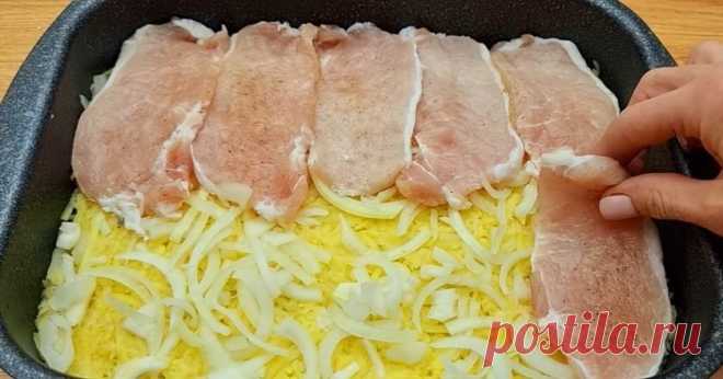 Ароматный и быстрый ужин: мясо с картофелем под сырной шапкой Ну какая хозяйка не мечтает тратить на приготовление ужина не больше 20 минут? Чтобы просто подготовить продукты и довериться духовке. Есть у меня на примете простой рецепт потрясающего блюда.