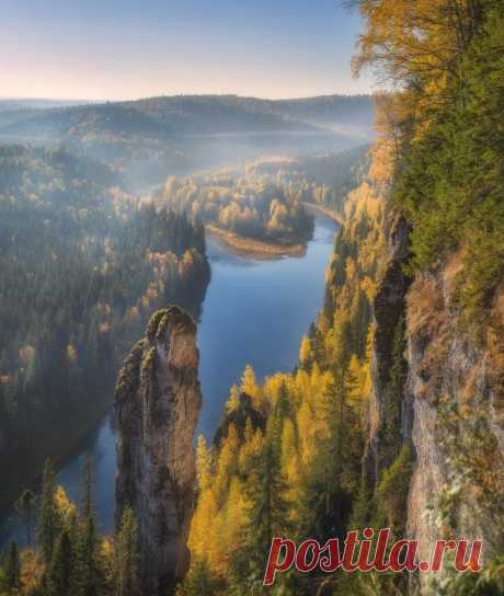Чёртов палец в окружении осени, Пермский край.

©️ Фото: Михаил Устюжанин