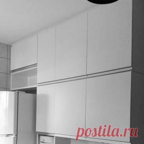Публикация Móveis Colodetti в Instagram • Апр 18 2017 в 2:40 UTC 26 отметок «Нравится», 3 комментариев — Móveis Colodetti (@moveiscolodetti) в Instagram: «Armário de cozinha em MDF branco com puxadores em perfil de alumínio»