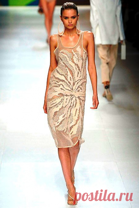 Астра от Stella McCartney - платье в филейной технике..