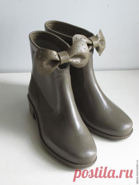 Вынужденный декор резиновых сапожек натуральной кожей