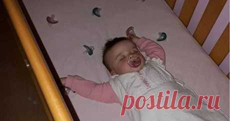 Мама отучила 8-месячную дочку просыпаться и плакать по ночам Лаура Герсон придумала, как помочь своей маленькой дочке спать всю ночь. Малышка спит в окружении дюжины сосок! Ребенок может крутиться во сне, просыпаться… Под рукой у нее всегда будет соска. Там малышка в 8 месяцев может проспать всю ночь без проблем, она не будит маму больше! Лаура выложила фото и совет в интернет, а после этого десятки матерей написали свои комментарии с благодарностями. Это и правда работает...