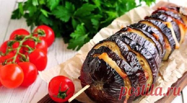 Баклажан, запеченный с беконом на шпажке: идеальное угощение к мясу!