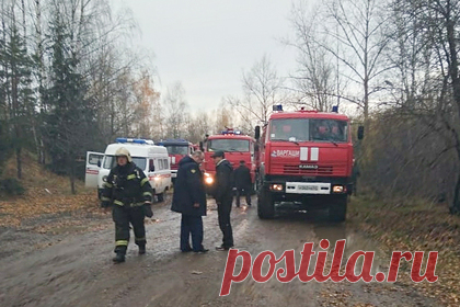 Тело 17-го погибшего под Рязанью достали из-под завалов. Поисково-спасательные работы в поселке Лесной под Рязанью, где утром 22 октября произошел взрыв на заводе «Эластик», завершены. Уточняется, что из-под завалов извлекли тело последнего, 17-го, погибшего. Взрыв на заводе произошел в цехе по производству пороха. За взрывом последовал пожар.