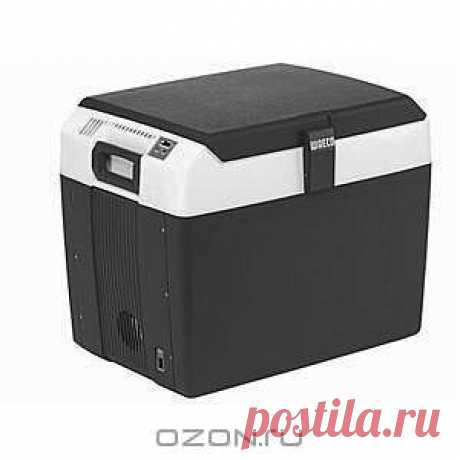 WAECO CoolFun CR-28 автохолодильник 28 л - Благодаря своему небольшому весу термоэлектрический холодильник WAECO CoolFun CR-28 особенно легко переносить и транспортировать. Он имеет дополнительное преимущество - работа от 12/24 В, поэтому его можно использовать как в Вашем автомобиле, так и в грузовике. WAECO CoolFun CR-28 охлаждает до 20°C ниже температуры окружающей среды. Также этот термоэлектрический холодильник имеет дополнительную функцию нагрева до +65°С.