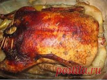 Рождественский гусь с яблоками и черносливом