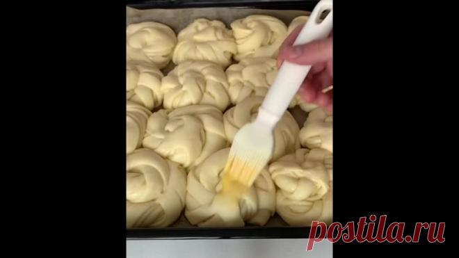 Мягкие, воздушные как облачко домашние булочки...
Знаю, чем займусь сегодня!