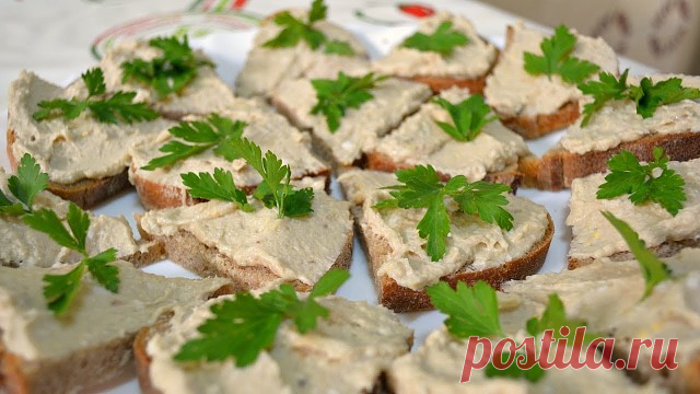 «Форшмак от Анны Марковой»

Автор варианта приготовления © Анна Маркова
Классическую ашкеназскую кухню невозможно представить без форшмака. В отличие от других её столпов - гефилте-фиш, чолнта и фаршированной куриной шейки, - готовится форшмак с минимальными затратами времени и усилий.
С немецкого слово 
