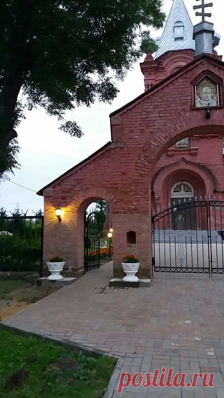 Арка при храме