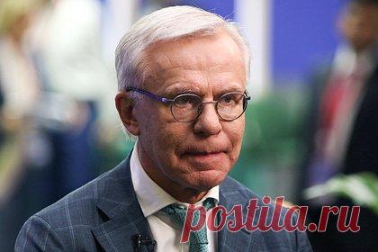 Фетисов предостерег желающих поехать на Олимпиаду российских спортсменов. Двукратный олимпийский чемпион и депутат Госдумы Вячеслав Фетисов предостерег российских спортсменов, которые желают поехать на Игры 2024 года в Париже. «Они должны понимать: им с этим решением как-то дальше жить в нашем обществе», — заявил Фетисов. При этом он подчеркнул, что к решению надо относиться с уважением.