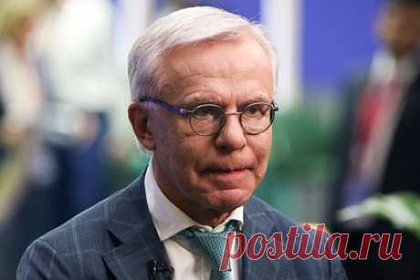 Фетисов предостерег желающих поехать на Олимпиаду российских спортсменов. Двукратный олимпийский чемпион и депутат Госдумы Вячеслав Фетисов предостерег российских спортсменов, которые желают поехать на Игры 2024 года в Париже. «Они должны понимать: им с этим решением как-то дальше жить в нашем обществе», — заявил Фетисов. При этом он подчеркнул, что к решению надо относиться с уважением.