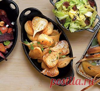 Забытые блюда из репы. Лучшие рецепты Были времена, когда на Руси из репы варили похлебки и каши, парили, делали квас и масло, пекли пироги с ней, фаршировали ею гусей и уток, квасили и солили репу на зиму, ели в сыром виде корнеплод и молодые листья как салат.