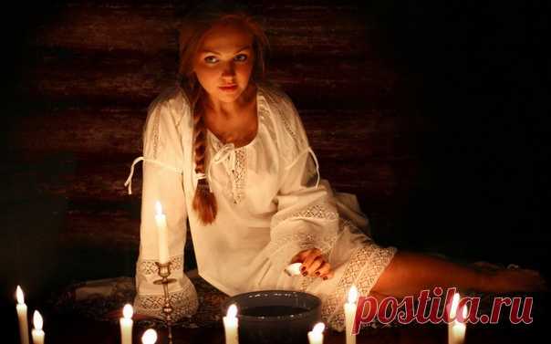 Направить обратный удар, на человека
Автор:MisterX
*********************************************************************************
Взять восковую свечу, средних размеров. Чтобы хватило, на время проведения ритуала. Иглой, нацарапать имя жертвы и в низ свечи, ближе к основанию, воткнуть иглу. Так, чтобы она прошла насквозь. Зажечь и прочитать 9 раз:

«Свеча горит, дело зачинается
(Имя), для молнии возврата, открывается.
На житье-бытье, к себе зовет, скучает.
Хлебом-солью,...