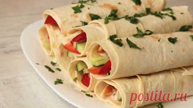 Полезная закуска из лаваша с курицей и овощами