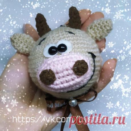 Бычок Агафон амигуруми. Схемы и описания для вязания игрушек крючком! Бесплатный мастер-класс от Стефании Плахота по вязанию быка по имени Агафон. Диаметр вязаной игрушки около 6 см. Для изготовления такого бычка автор и…