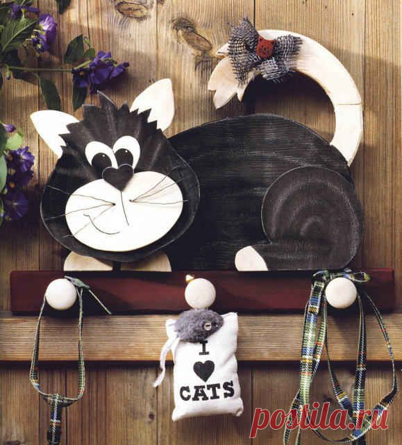 Выпиливание. Вешалка с кошкой и мышкой
