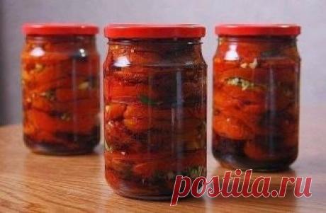Помидоры по-корейски на зиму
Нам необходимо:
-спелые (не перезрелые) помидоры — 2 кг,
-морковь — 4 штуки,
-болгарский перец (цветной) — 5 штук,
-столовый уксус (9%) — 100 мл,
-растительное масло — 100 мл,
-чеснок — 5 зубчиков,
-молотый перец чили — 1 ст. ложка,
-соль — 2 ст. ложки,
-сахарный песок — 100 грамм,
-свежая зелень петрушки, укропа, кинзы по вкусу.

Готовим:
Овощи подготавливаем,моем,чистим.. Затем морковь, болгарский перец и чеснок измельчаем с помощью блендера ...