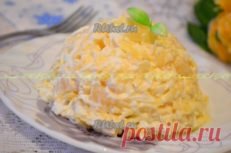 Салат с ананасами, сыром и чесноком - очень просто и очень элегантно!