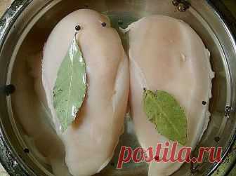Вкуснейшая Куриная Пастрома  Вкуснейшая Куриная Пастрома 
Это блюдо можно приготовить вместо колбасы на бутерброды. Приготовленное по этому рецепту куриное филе получается очень сочным с насыщенным ароматом французских трав.
 Весь секрет в предварительном замачивании мяса. А само приготовление длится всего 15 минут. Честно-честно. Хотя, на все про все и уходят почти 15 часов. 

Так что, если готовите пастрому на праздничный ужин, то начинать надо с вечера накануне. 
Для ре...