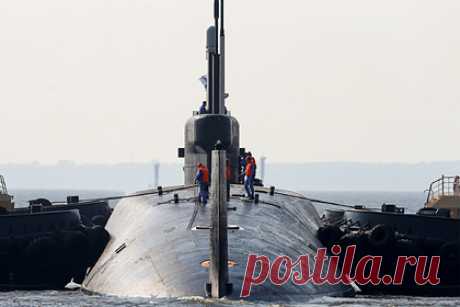 «Красноярск» спустят на воду. Атомную подводную лодку «Красноярск» спустят на воду 30 июля. Торжественная церемония спуска на воду пройдет в Северодвинске на предприятии «Севмаш». Судно является частью проекта «Ясень-М» (885М), подлодки которого оснащены крылатыми ракетами «Оникс» и «Калибр». Руководить спуском будет главком ВМФ Николай Евменов.