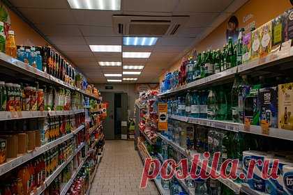 В России призвали ограничить продажу газировки детям. После введения акцизов на сладкую газировку многие производители в целях экономии стали использовать сахарозаменитель аспартам, который, согласно исследованию Всемирной организации здравоохранения (ВОЗ) может быть канцерогенен для человека. Это следует из исследования Национального союза защиты прав потребителей.
