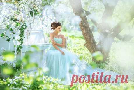 Ликуй Весна! теплом и многоцветьем, 
Сердца людей любовью наполняй! 
Пусть Мир, Покой царят на этом свете, 
...Март нежный... 
......Сказочный Апрель... 
....................И вешний Май...