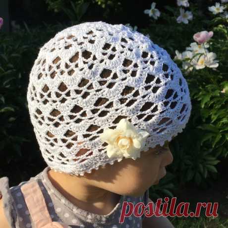 Ажурная шапочка крючком из хлопка. Обвязку края делала из стрейчевой пряжи Alize для лучшей фиксации.