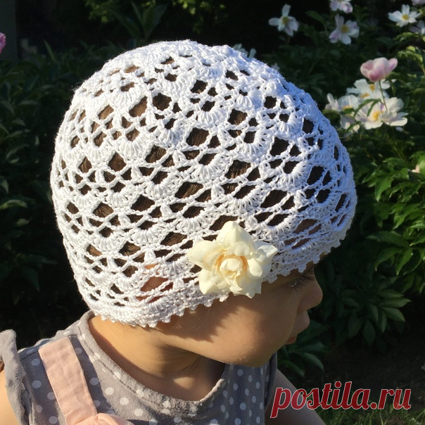 Ажурная шапочка крючком из хлопка. Обвязку края делала из стрейчевой пряжи Alize для лучшей фиксации.