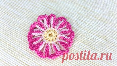 Мастер-класс по вязанию крючком цветочка с двухцветными лепестками. | Повязули. Вязание крючком и вязание С2С. | Яндекс Дзен