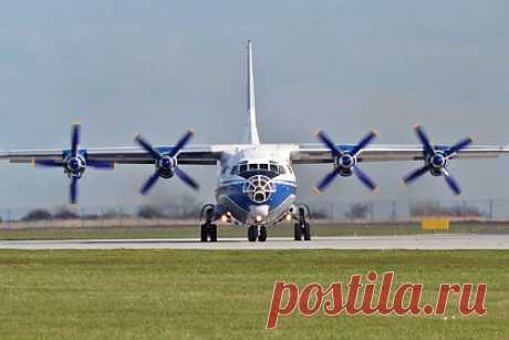 Белоруссия решила приостановить эксплуатацию Ан-12. Власти Белоруссии решили приостановить коммерческую эксплуатацию Ан-12 после авиакатастрофы в Иркутской области. Об этом сообщил директор Департамента по авиации Артем Сикорский. Запрет будет действовать до окончания расследования. Разбившийся самолет принадлежал авиакомпании «Гродно».