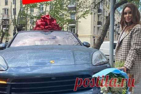 Айза решила продать Porsche Cayenne за 12 миллионов рублей. Бывшая жена российского рэпера Гуфа Айза-Лилуна Ай (Анохина) решила продать свою люксовую машину. 38-летняя певица опубликовала в соцсетях объявление с фото автомобиля Porsche Cayenne 2020 года выпуска. Стало известно, что его пробег составляет 6,5 тысячи километров, а стоимость — 12 миллионов рублей.