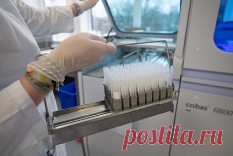 В РАН рассказали о планах разработать препарат от омикрон-штамма. Директор Института биоорганической химии РАН Александр Габибов рассказал о планах специалистов разработать препарат, который будет способен нейтрализовать омикрон-штамм коронавируса. После получения антител специалисты проверят их действие на клетках, а затем на животных.