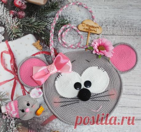 Сумочка мышка. Мышонок. Вязаная игрушка. Амигуруми
#сумочкамышка #сумка #мышь #мышонок #мышка #вязанаямышка #вязаныймышонок #вязанаяигрушкакрючком #вязаныймышоноккрючком #амигуруми #амигурумимышонок #амигурумиигрушка #амигурумикрючком #вязаниекрючком #вязание #мастерклассповязаниюкрючком #новогодняяигрушка #новыйгод2020 #игрушкасвоимируками #вашиработы #вашихватики #бесплатное описание