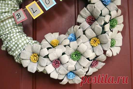 Венок с цветами из яичных лотков - Handmade-Paradise