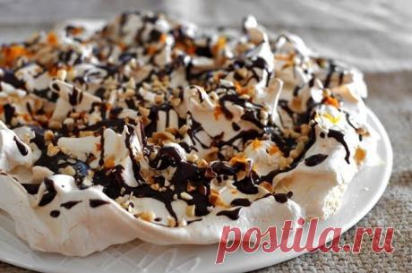 Торт Павлова с орехами и шоколадом