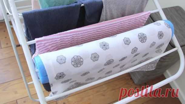 Бросьте комок из фольги в стиральную машину. Звучит безумно. Но это и правда работает