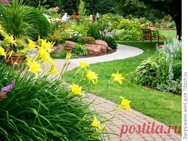 12 садовых дорожек для разных стилей ландшафта Какую дорожку проложить на даче? Чтобы ответить на этот вопрос, стоит определиться с общим стилем участка и его образом. Ведь дорожки — это стиль, характер ландшафтного проекта. По ним можно […]