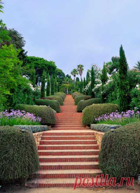 visitheworld:
“Jardins Marimurtra, Blanes / Spain (by Eric López Contini).
”