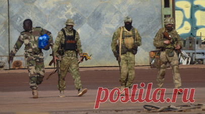 «Остались втроём, продолжаем вести бой»: в Группе Вагнера рассказали о столкновении с сепаратистами в Мали. Штурмовики ЧВК «Вагнер» вместе с военнослужащими правительственных войск Мали несколько дней вели бои с боевиками-сепаратистами, к которым примкнули радикальные исламисты. Спустя несколько дней непрерывных боёв группа российских боевиков и правительственных солдат Мали попала в крупную засаду. По некоторым данным, погибли несколько десятков солдат из группы «Вагнер», остальных участников…