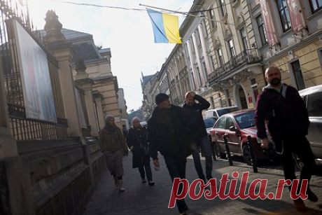 Во Львове две улицы дерусифицировали на свой манер. Во Львове две улицы дерусифицировали, изменив фамилии русских исторических деятелей на свой манер. Об этом сообщил мэр города Андрей Садовой. Улицу в честь первопечатника Ивана Федорова назвали улицей Федоровича. Топоним в честь художника Ильи Репина переименовали в улицу Рипына (Ріпина).