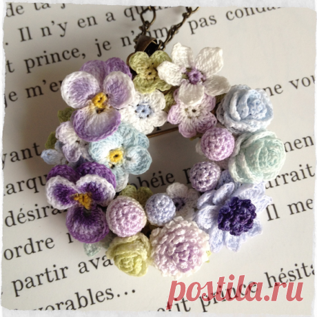 レース編み お花のリースﾈｯｸﾚｽ/ﾌﾞﾛｰﾁ｜ネックレス・ペンダント｜ハンドメイド通販・販売のCreema